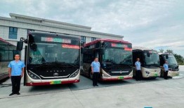 新乡公交车爆料新闻最新,乘客紧急疏散！